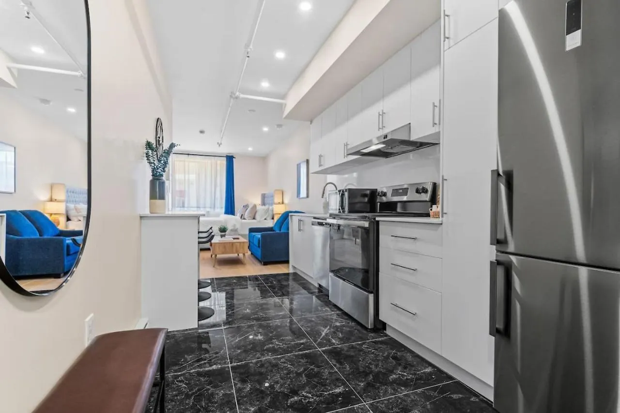 Apartment Central Suite With Balcony Montreal