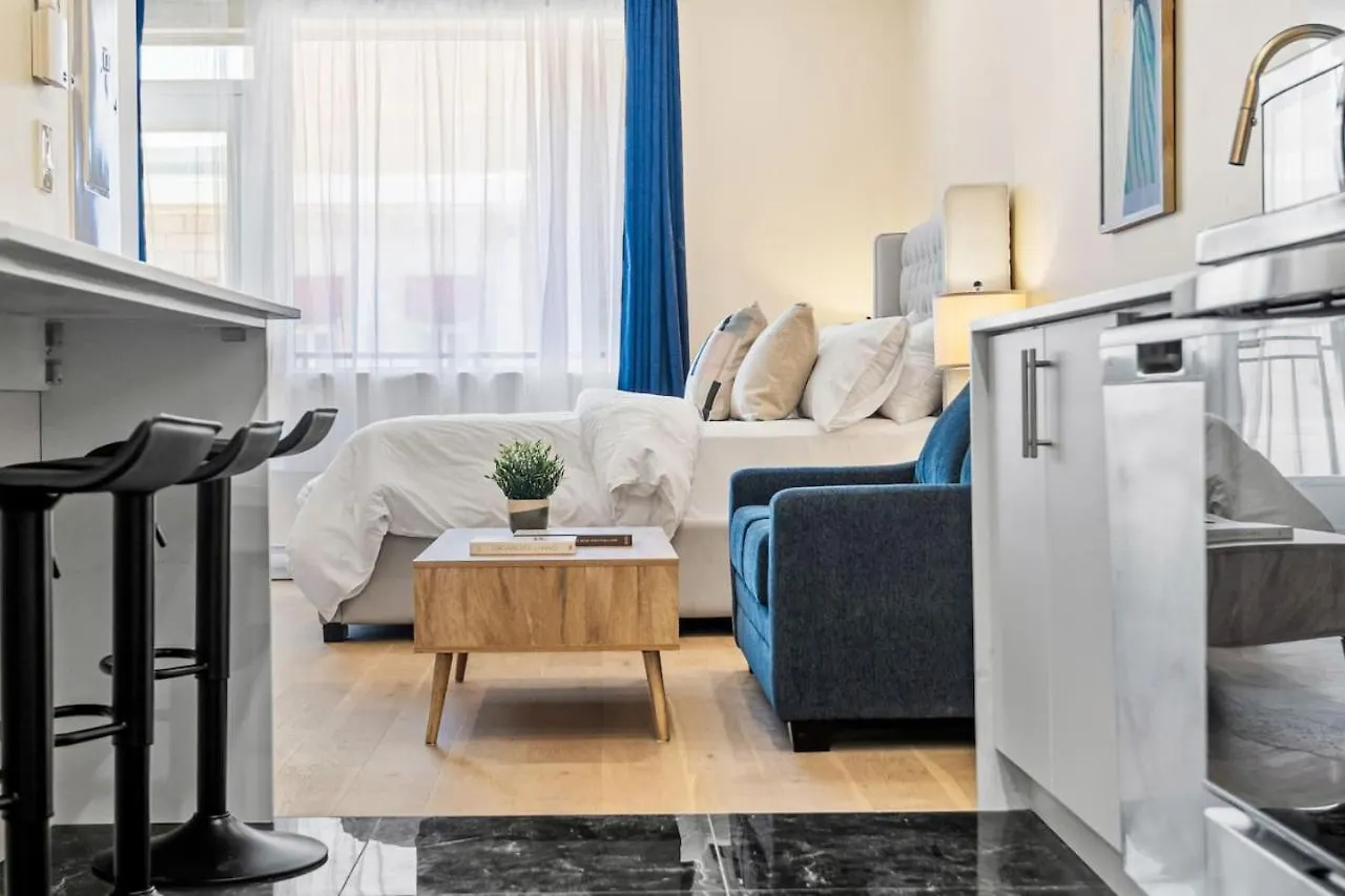 Central Suite With Balcony Montreal